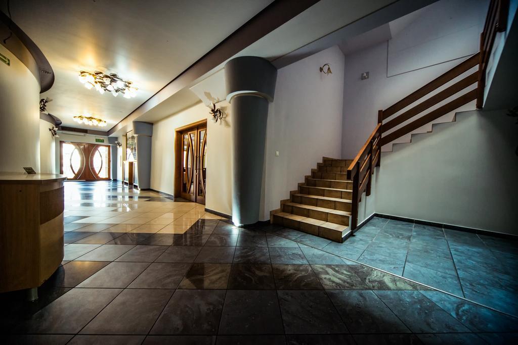 Hotel Ada Wiekszyce Buitenkant foto